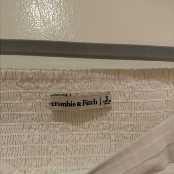 Women’s abercrombie white puff sleeve crop top, size small - Picture 2 of 4